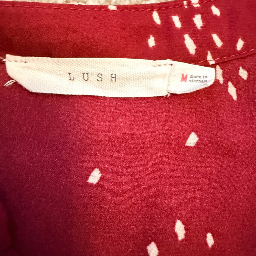 Lush Roll Tab Sleeve Blouse Women Size M Berry Red Cream Abstract Dash - Picture 6 of 8